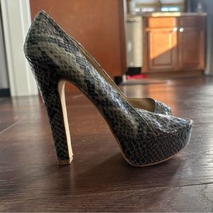 Steve Madden Open toe High Heels.